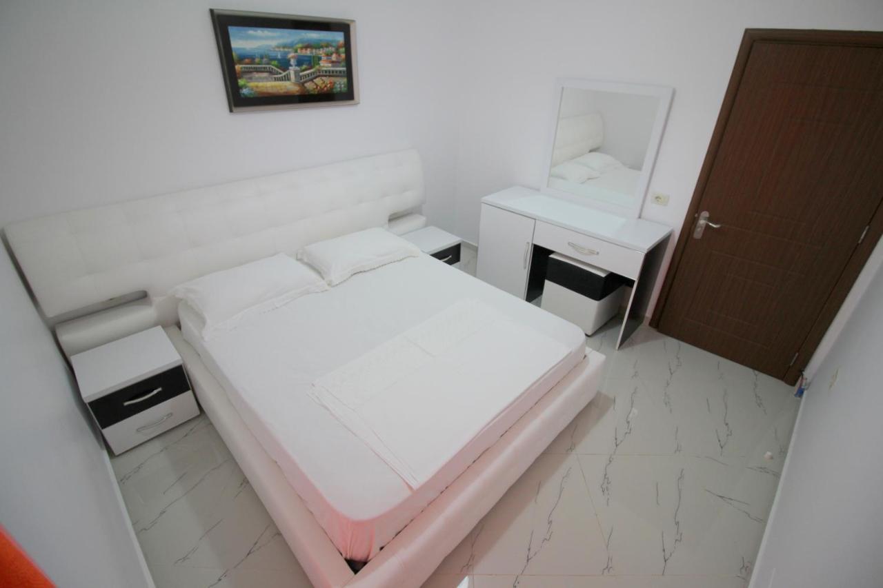 Klajdi Apartaments Sarandë Esterno foto
