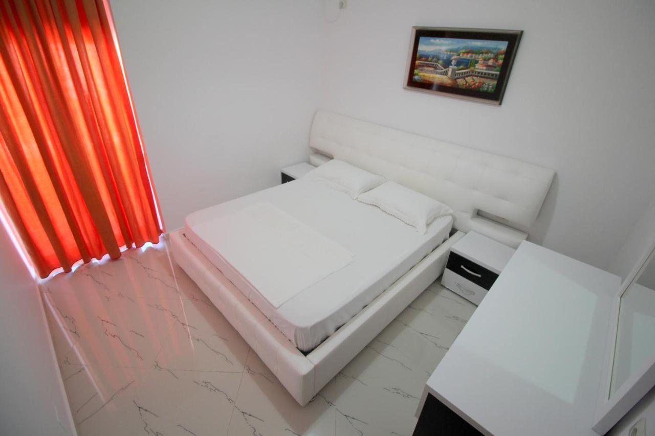 Klajdi Apartaments Sarandë Esterno foto