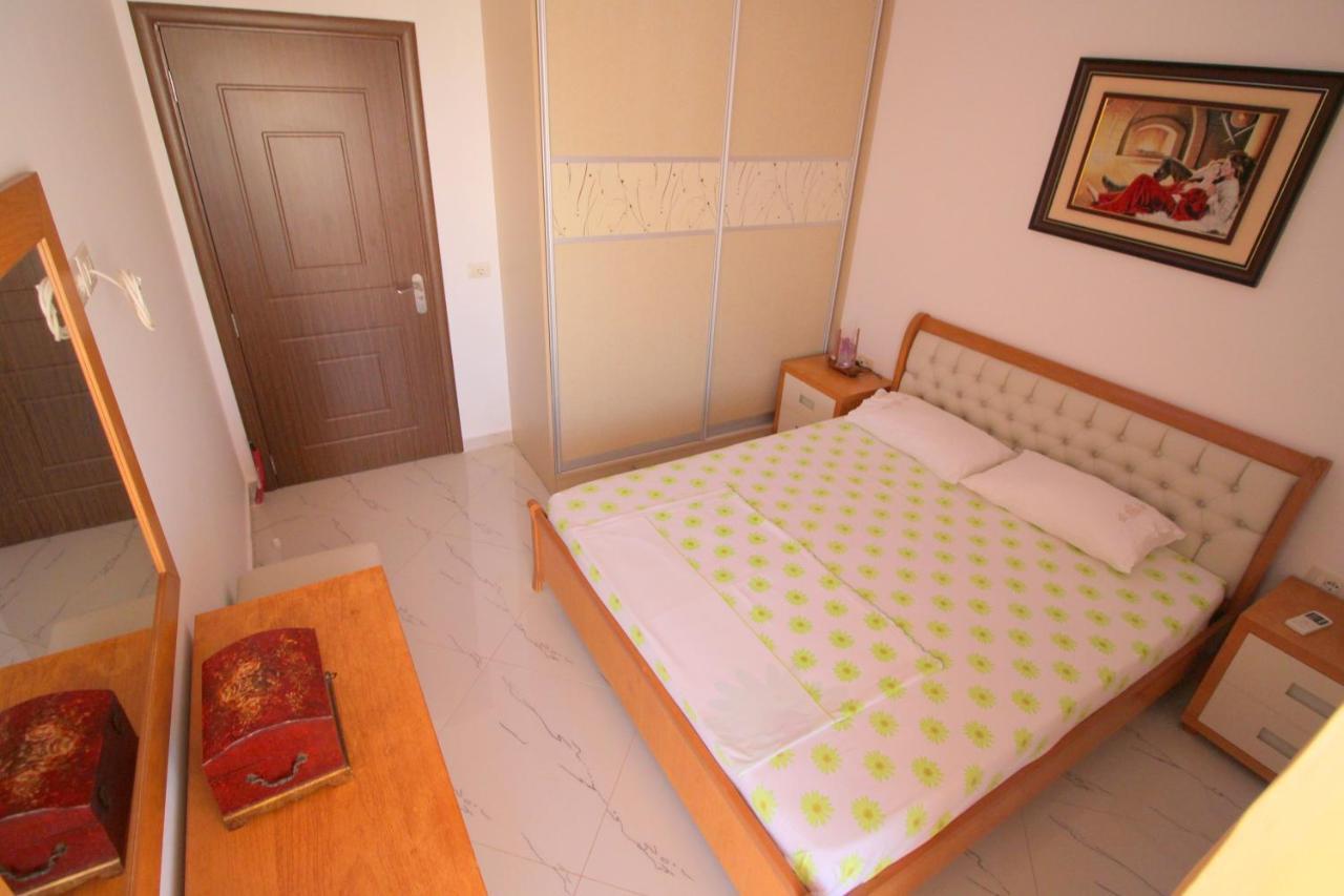 Klajdi Apartaments Sarandë Esterno foto
